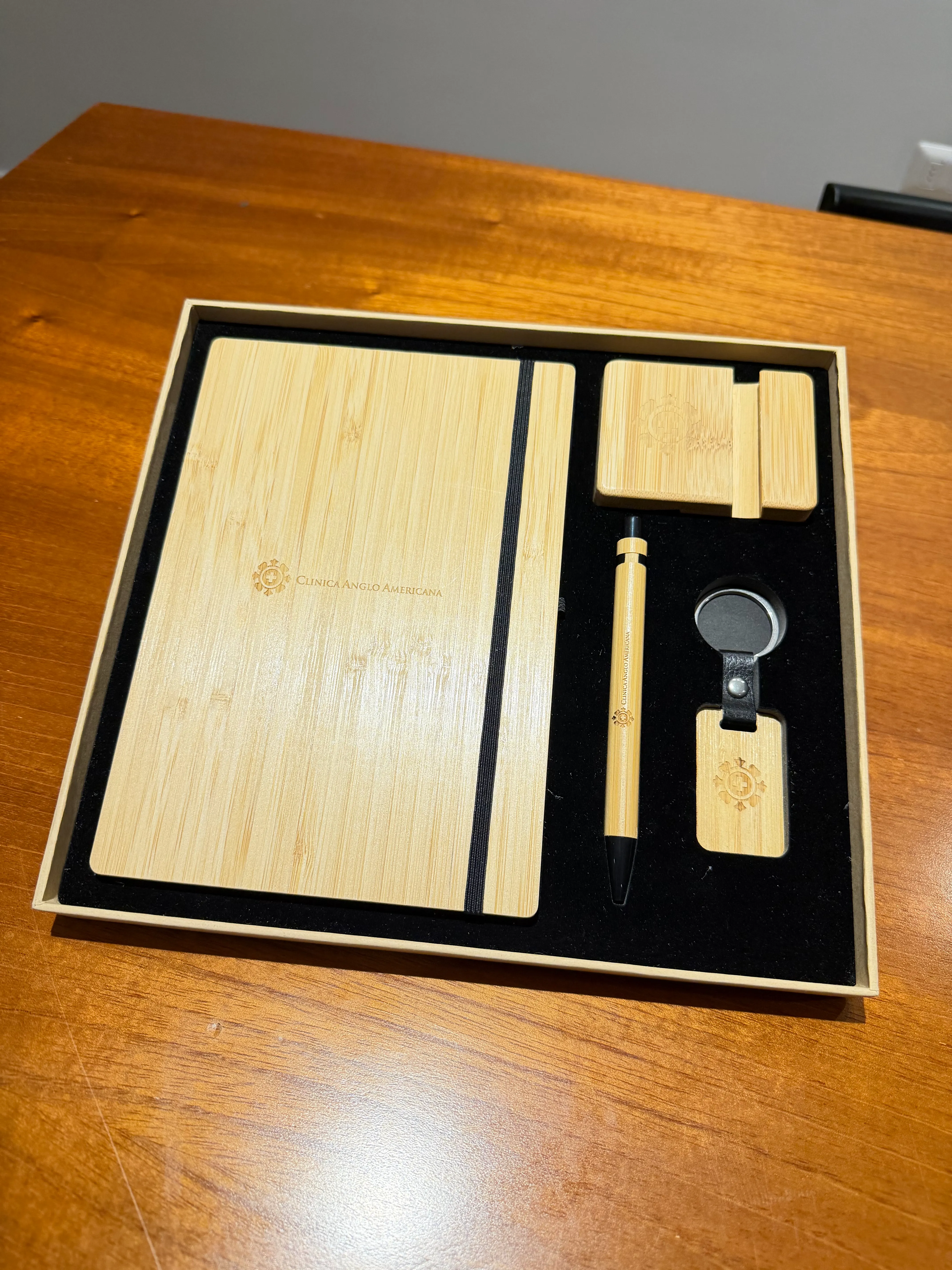 The Heritage BOXIA caja ecológica premium con agenda lapicero llavero y porta celular