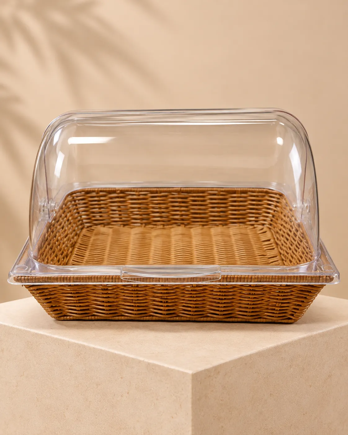 Panera hecha en mimbre sintético y acrílico